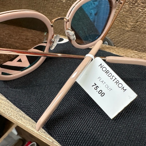 QUAY Australia “Flat Out” Cat Eye Sunglasses – Blush Pink / Rose Gold QUAY Australia “Flat Out” Cat Eye Sunglasses – Blush Pink  main image 2